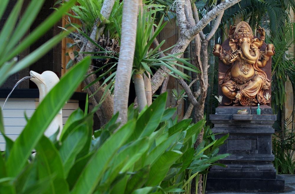 Lotus Tirta Seminyak Ξενοδοχείο Εξωτερικό φωτογραφία